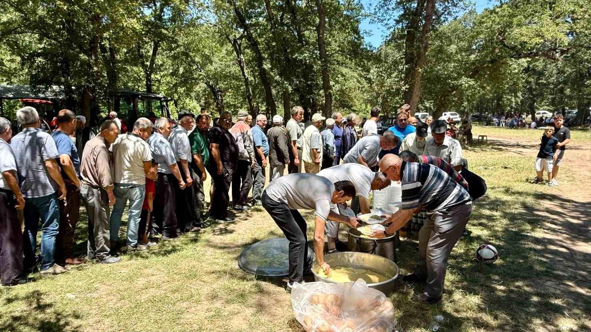Dereoba Köyü\'nde Geleneksel Hayır Etkinliği
