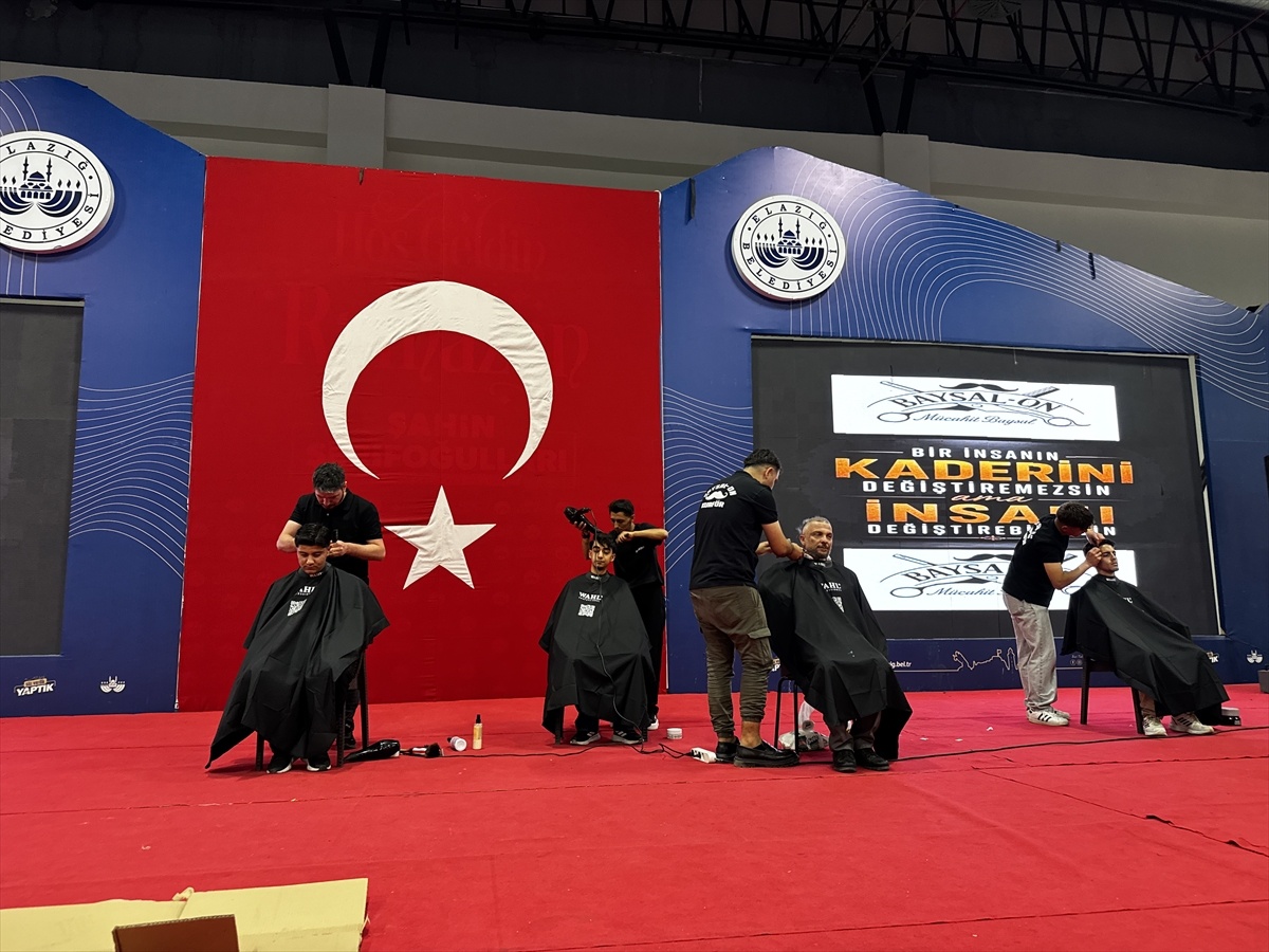 Elazığ\'da Uluslararası Kuaförler Şampiyonası