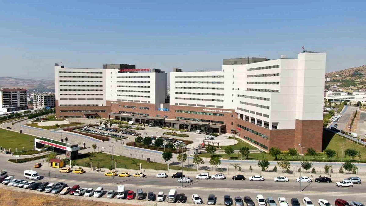 Elazığ\'da 4 Yaşındaki Çocuk Pencereden Düştü