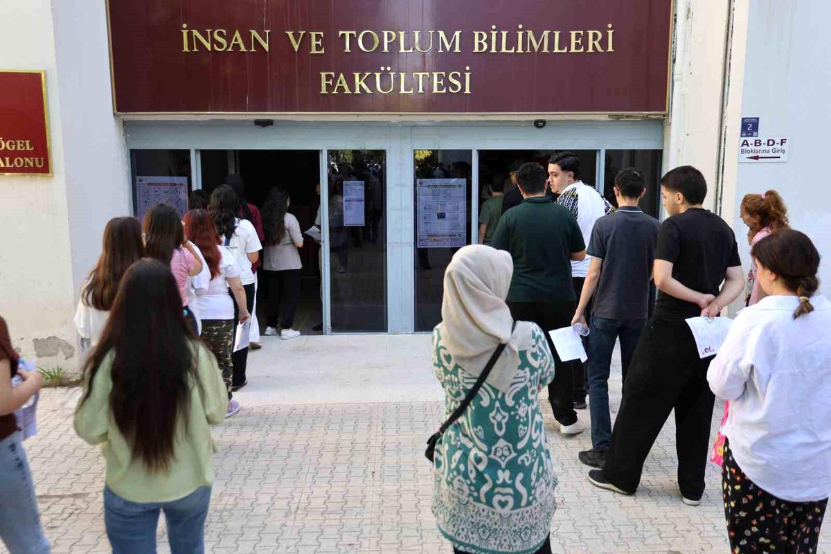 Elazığ\'da YKS AYT Sınavı Başladı