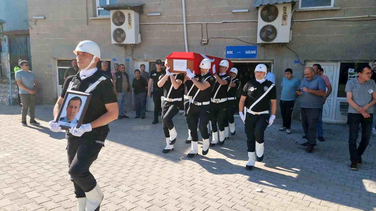 Görev başında hayatını kaybeden polis memuru son yolculuğuna uğurlandı