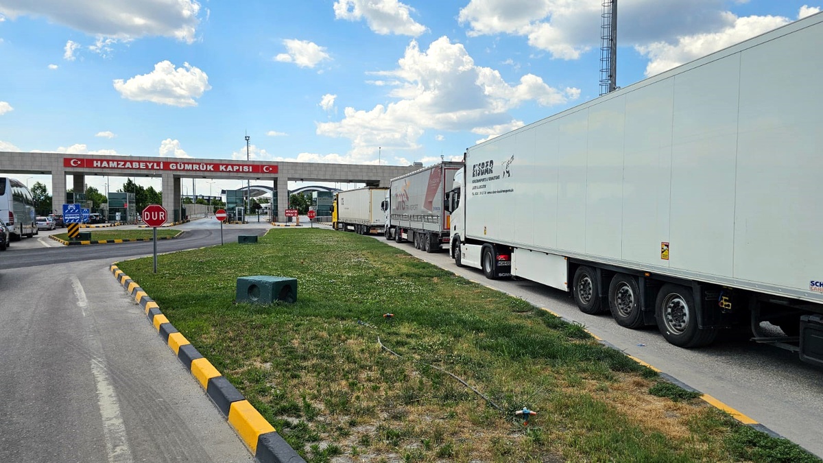Hamzabeyli Sınır Kapısı\'nda 20 km TIR Kuyruğu
