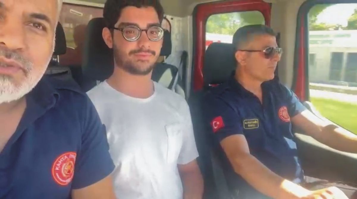 YKS\'ye giden genç asansörde mahsur kaldı, imdadına itfaiye yetişti