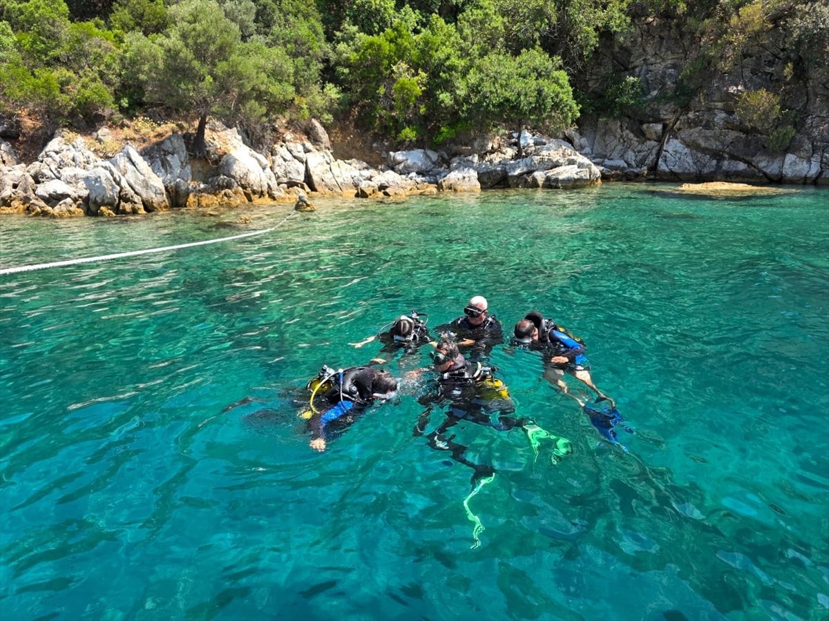 Marmaris\'te Babalar Günü\'nde şehit babasıyla anlamlı dalış
