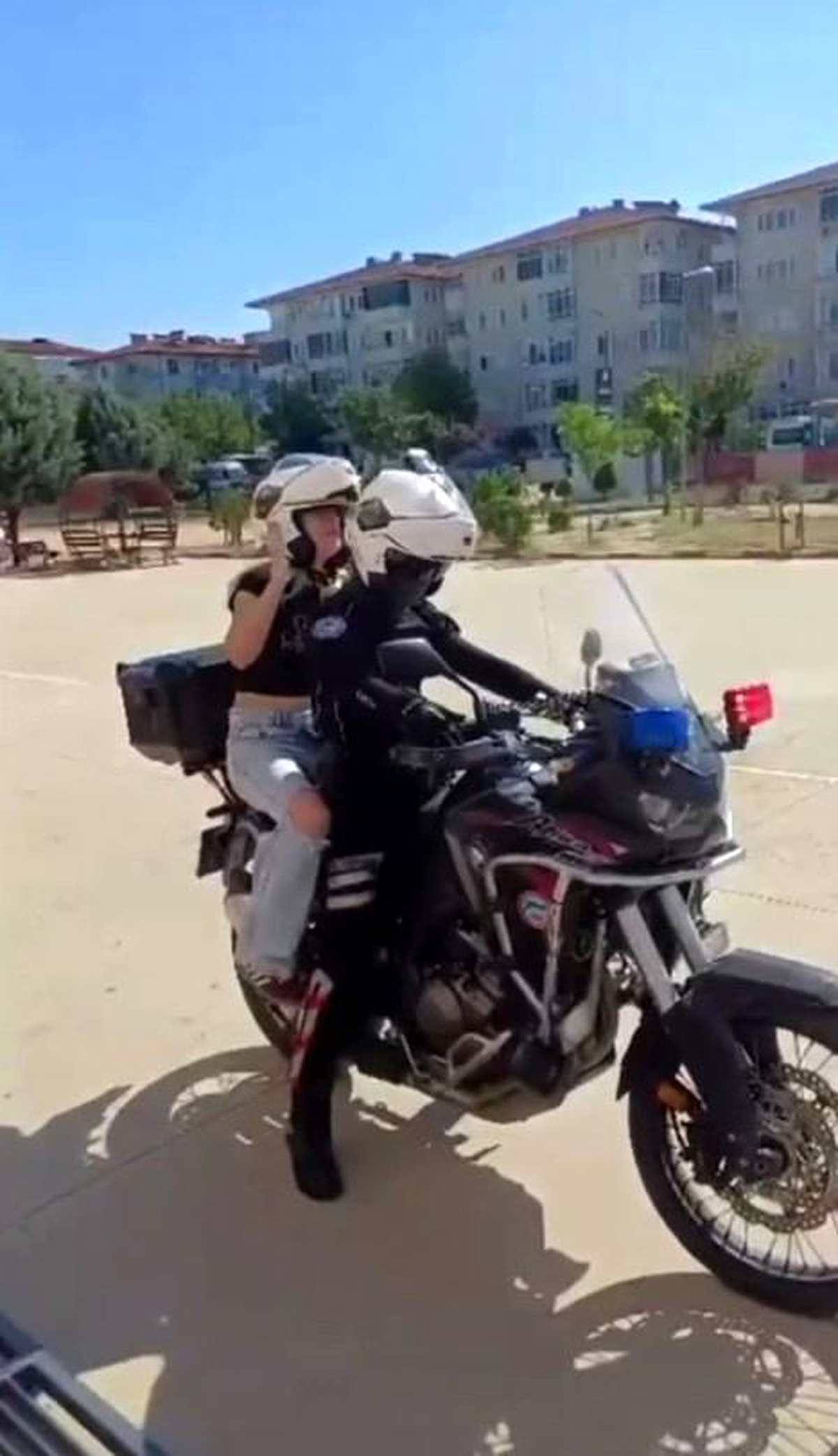 Keşan\'da Motosikletli Polis Öğrencileri Yardımcı Oldu