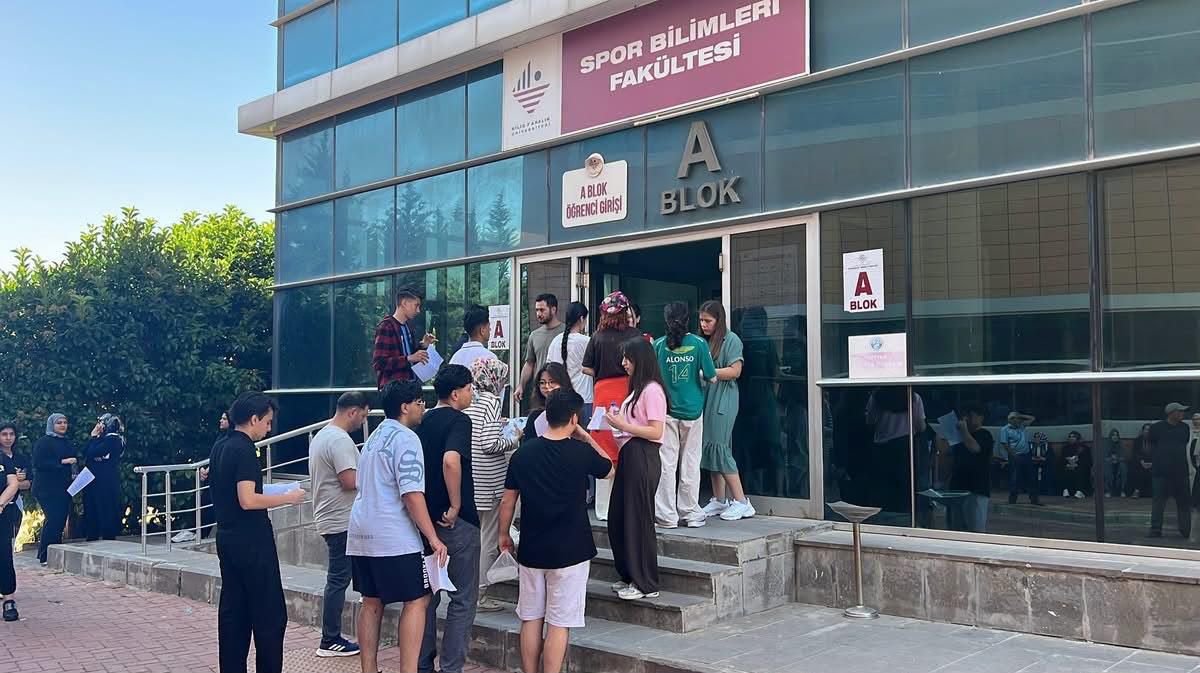 Kilis\'te adaylar gelecekleri için ter döktü