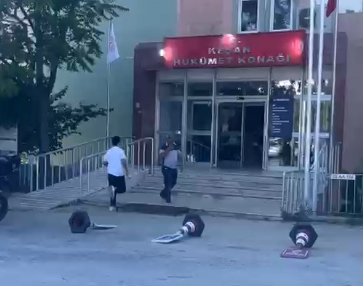 Polisler, YKS’ye Giremeyen Öğrencileri Kurtardı