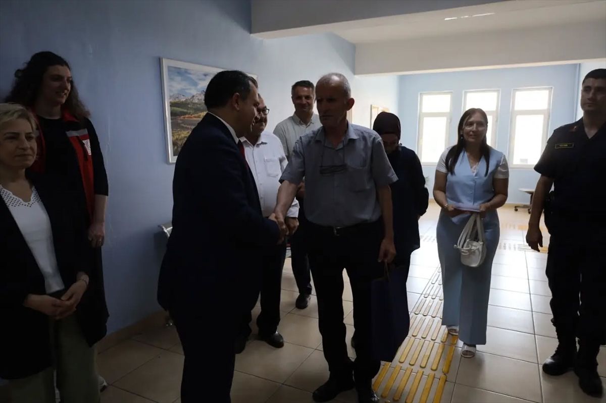 Vize Kaymakamı şehit ailesini ziyaret etti