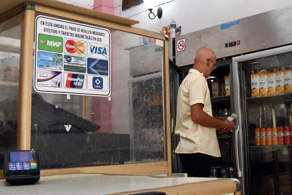 Küba ABD\'yi Petrol Ablukasıyla Suçladı