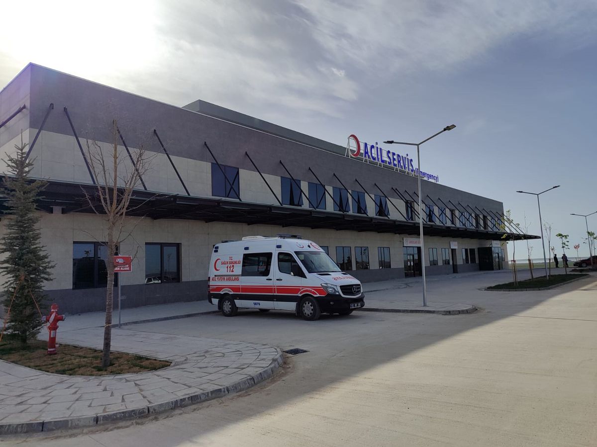 Minibüs Altında Kalan Bebek Hayatını Kaybetti