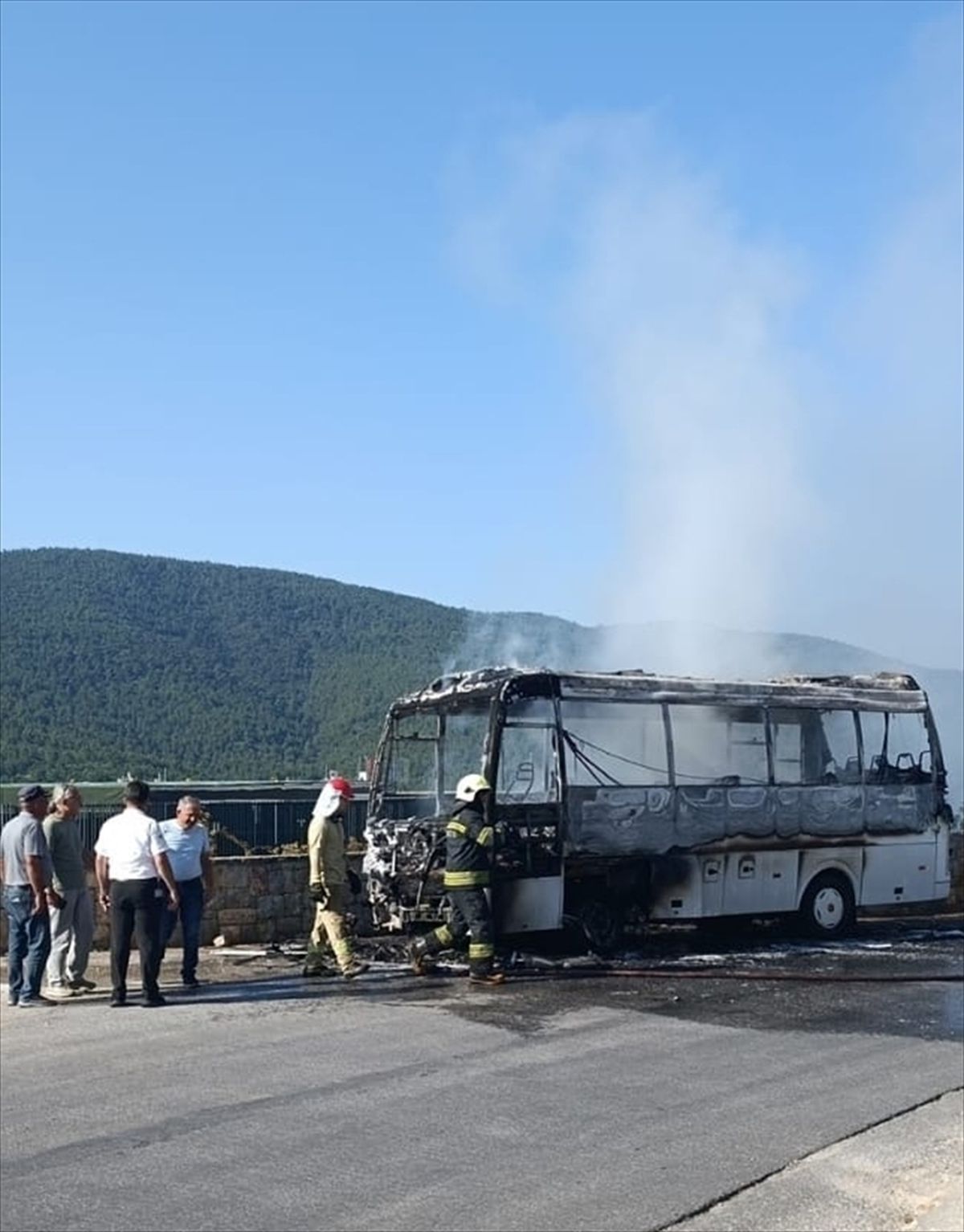 Bodrum\'da Servis Minibüsü Yangında Yandı