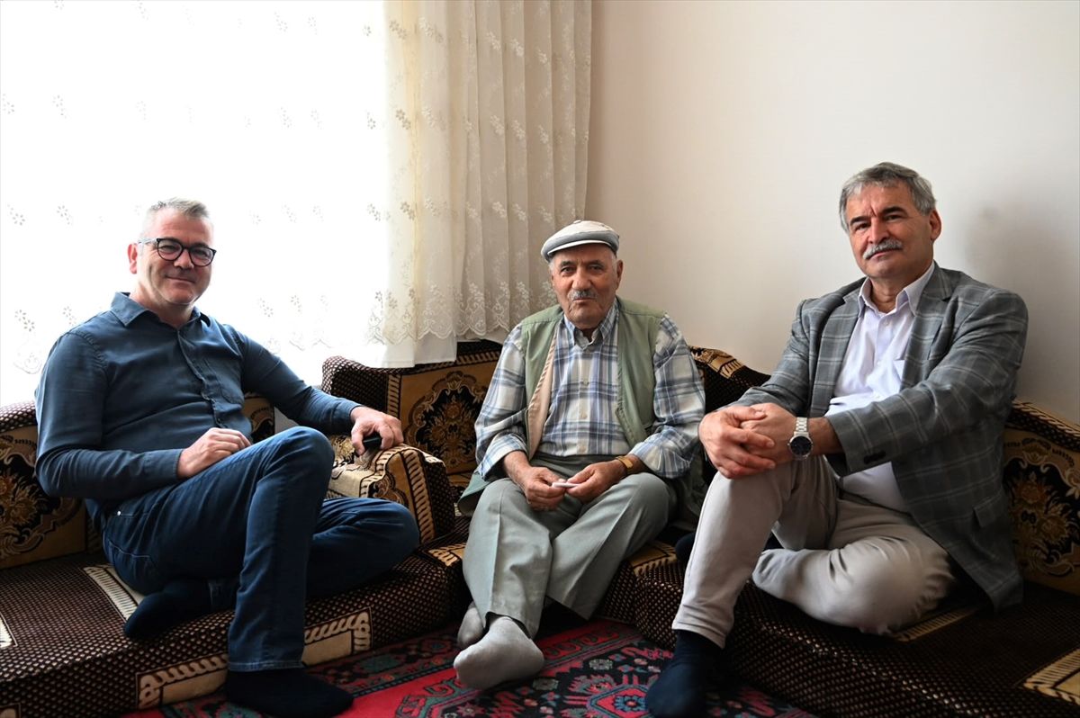 Başkan Ustaoğlu\'ndan şehit babalarına ziyaret
