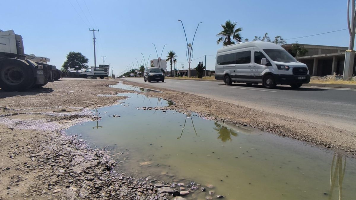 Silopi\'de kanalizasyon suları 6 yıldır İpek Yolu Bulvarı\'na akıyor