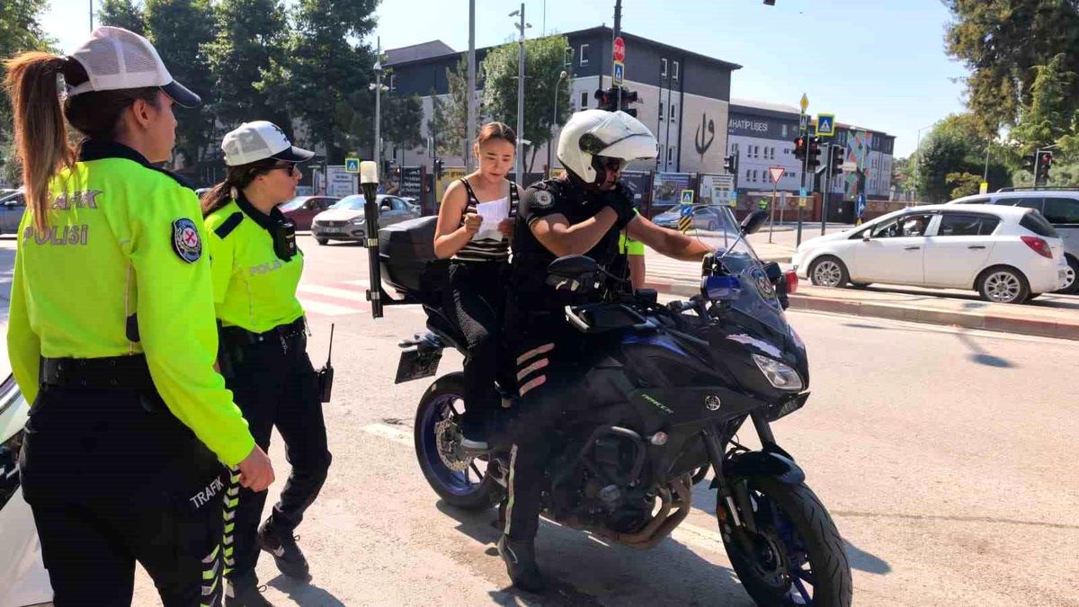 Motosikletli Polis Öğrenciyi Sınava 1 Dakika Kala Yetiştirdi