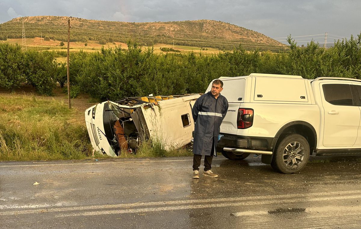 Isparta\'da Tur Midibüsü Devrildi: 5 Ölü