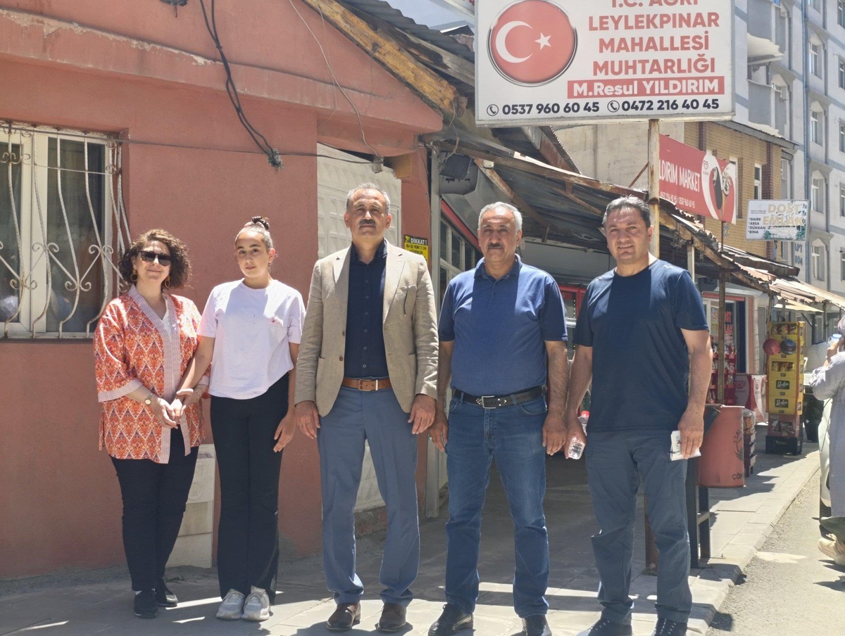 Vali Bozkurt yangında evi zarar gören vatandaşı ziyaret etti