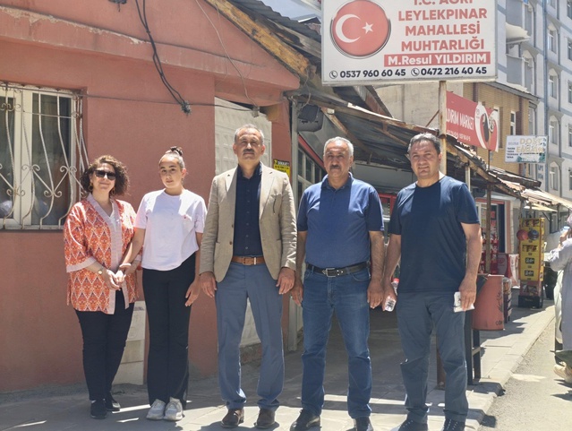 Vali Bozkurt yangında evi zarar gören vatandaşı ziyaret etti