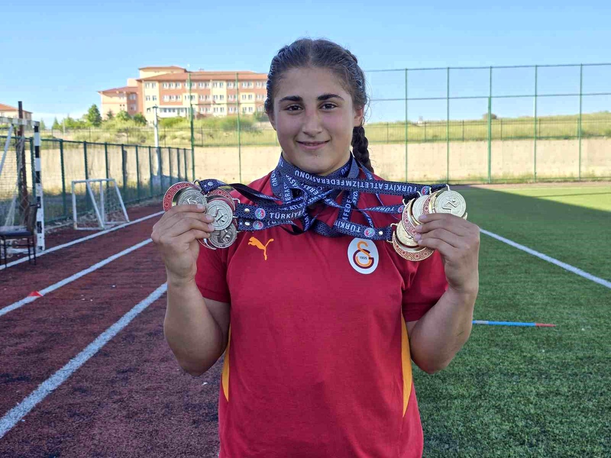Emine Nur Bektaş\'tan Cirit ve Gülle Atmada İki Derece