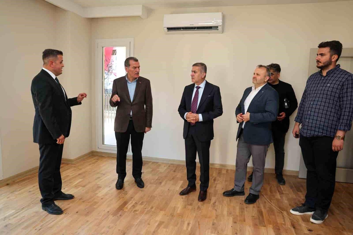 Zeytinburnu\'nda Alya Merkezefendi Konutları\'nın anahtar teslim töreni gerçekleştirildi