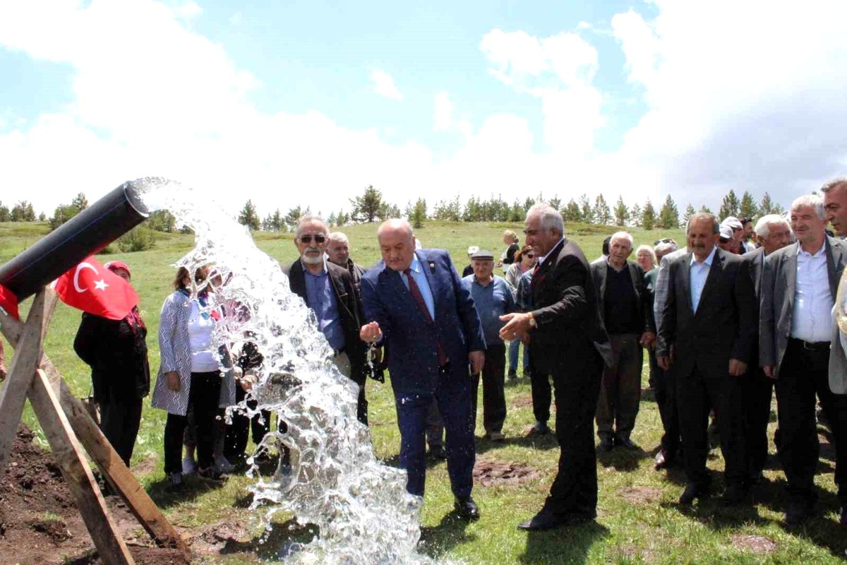 Refahiye\'de Kardeşlik Projesi ile Su Hattı Açıldı