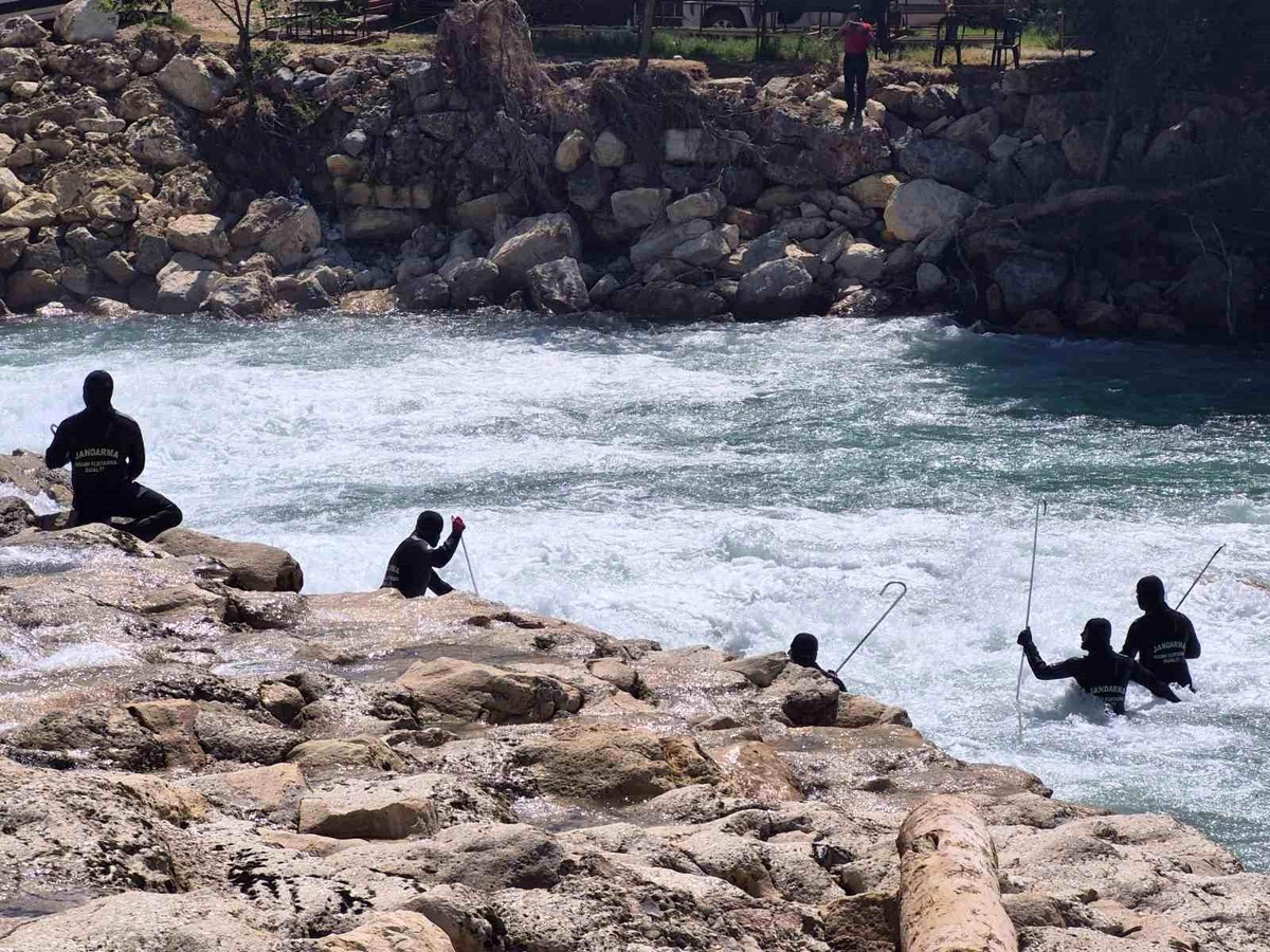 Alara Çayı\'nda Kayıp Genç İçin Arama Devam Ediyor