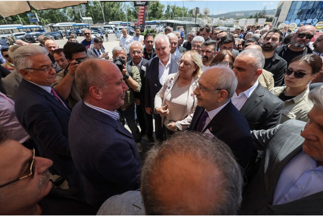 Ankara'da olaylı cenaze! İnce ve Kılıçdaroğlu yıllar sonra aynı karede