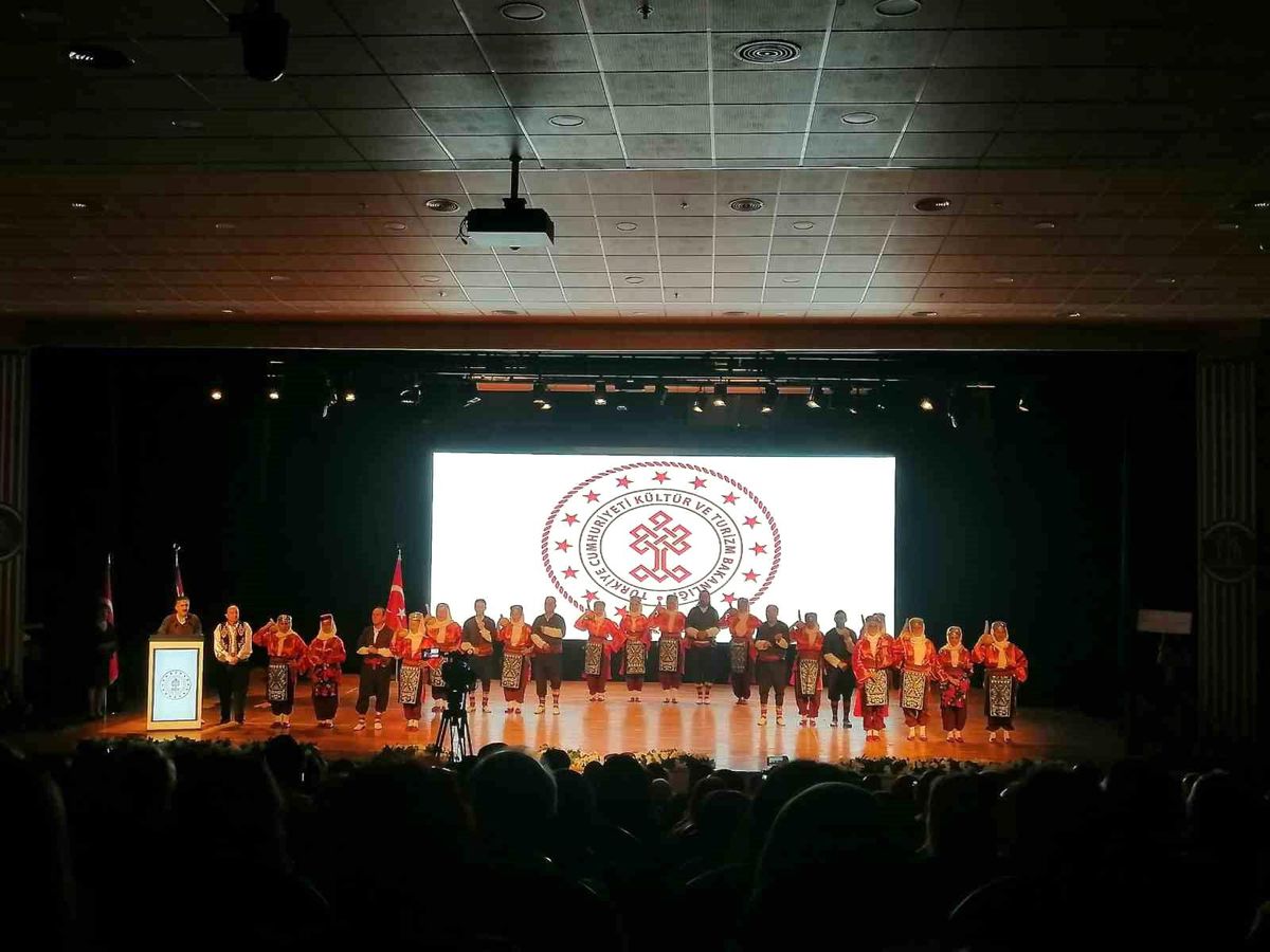 Zonguldak\'ta Halk Oyunları Şöleni