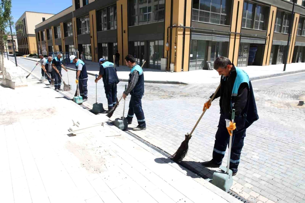 Battalgazi Belediyesi\'nden Akpınar Çarşısı\'nda temizlik çalışması