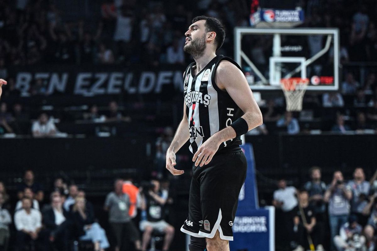 Beşiktaş\'tan ayrılan Yiğit Arslan, Trabzonspor\'a imza attı