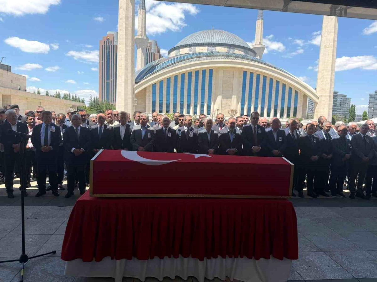 Kılıçdaroğlu, Türeli\'nin Cenazesine Katıldı