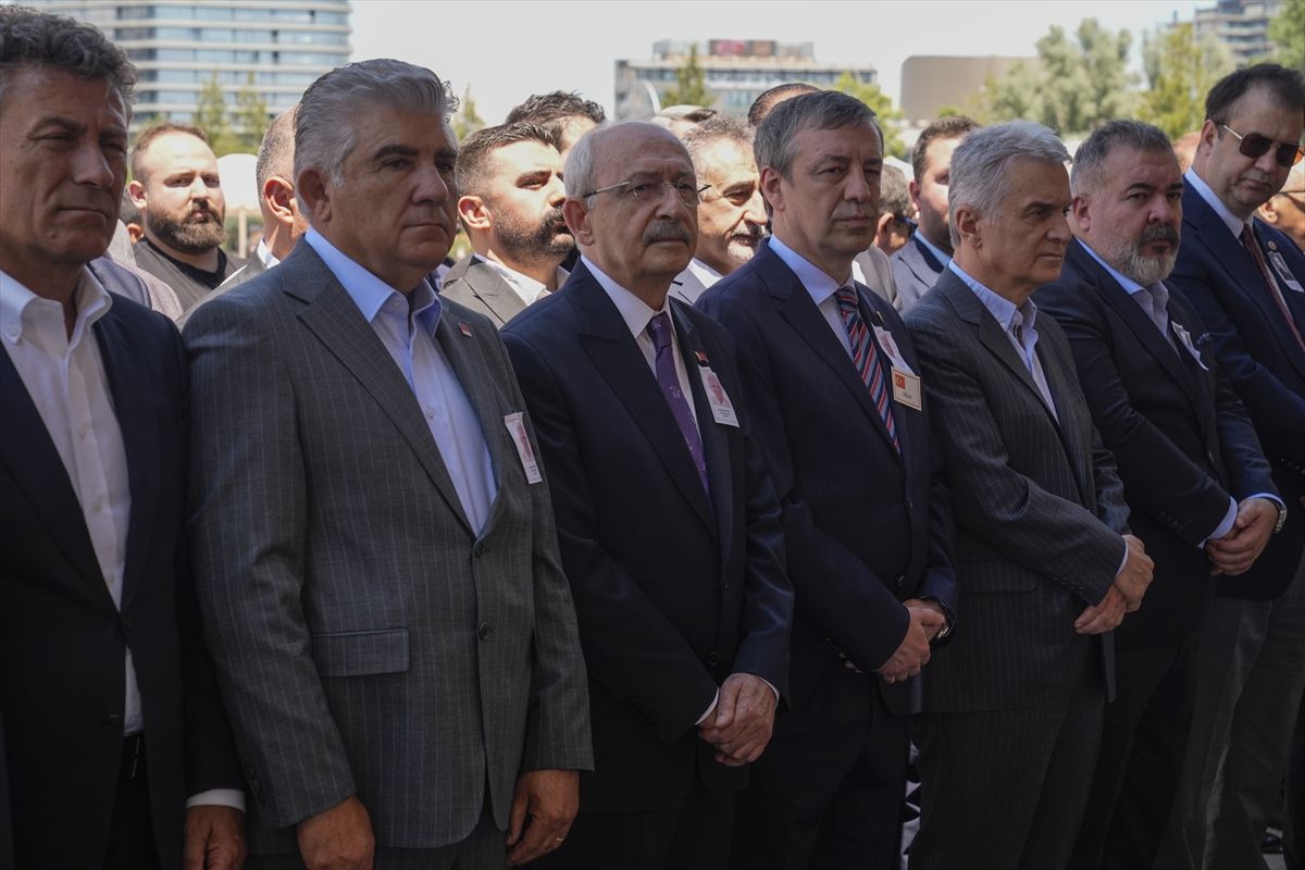 Kılıçdaroğlu, Emekli Albay Türeli\'nin Cenaze Törenine Katıldı