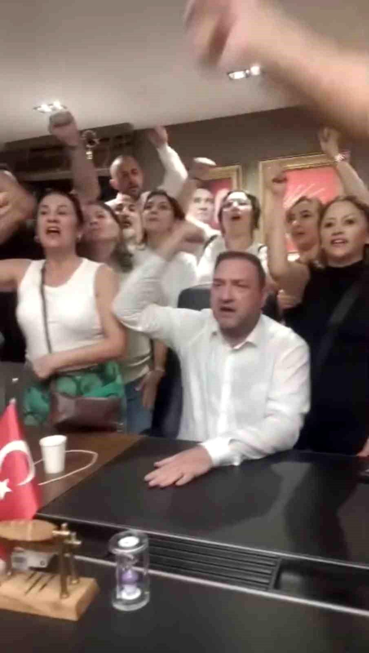 İzmir\'de İl Başkanlığı Krizi
