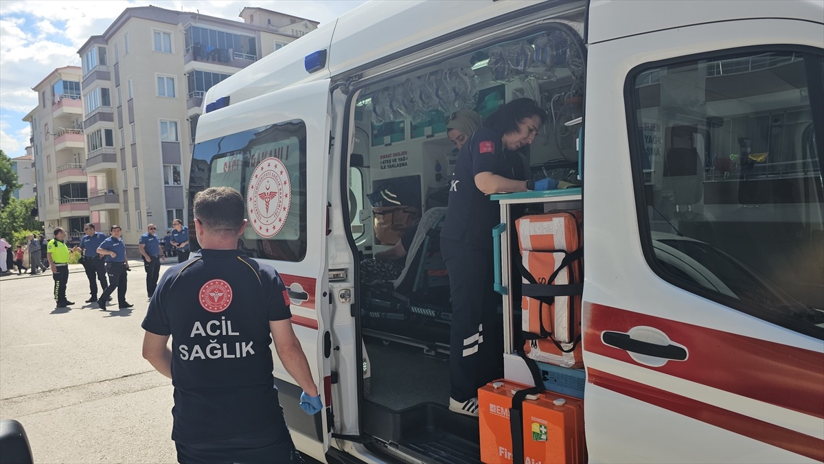 Çorum\'da Apartman Yangını: 3 Kişi Hastaneye Kaldırıldı