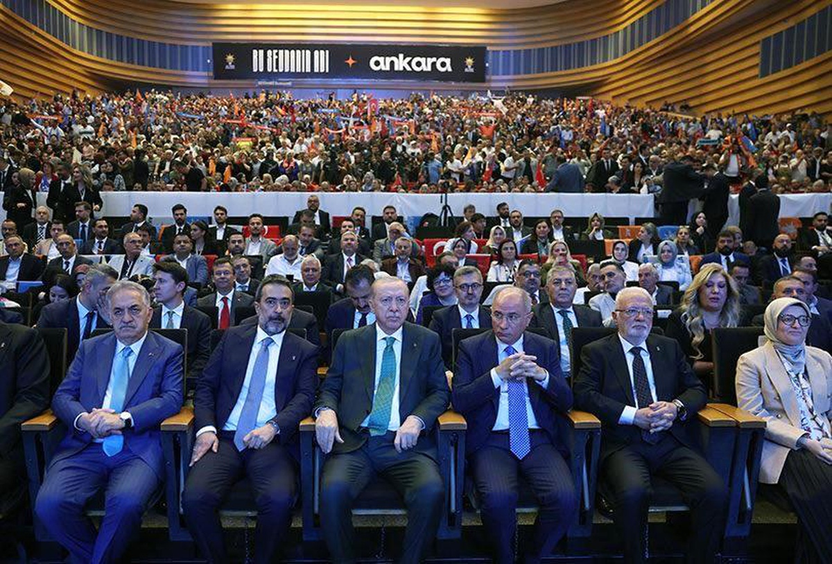 Erdoğan: Siyasi rakiplerimiz koltuk kavgası veriyor
