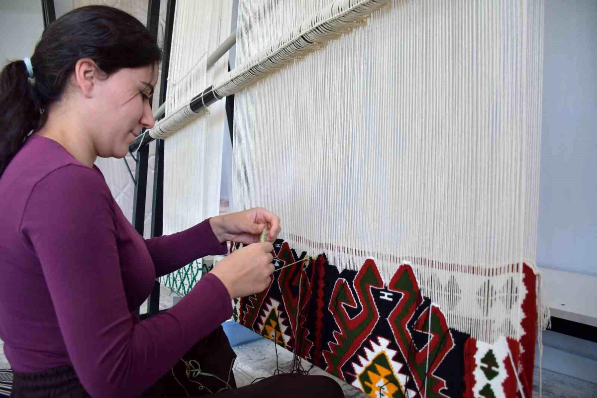 Şırnak\'tan Dünyaya Goyan Kilimleri