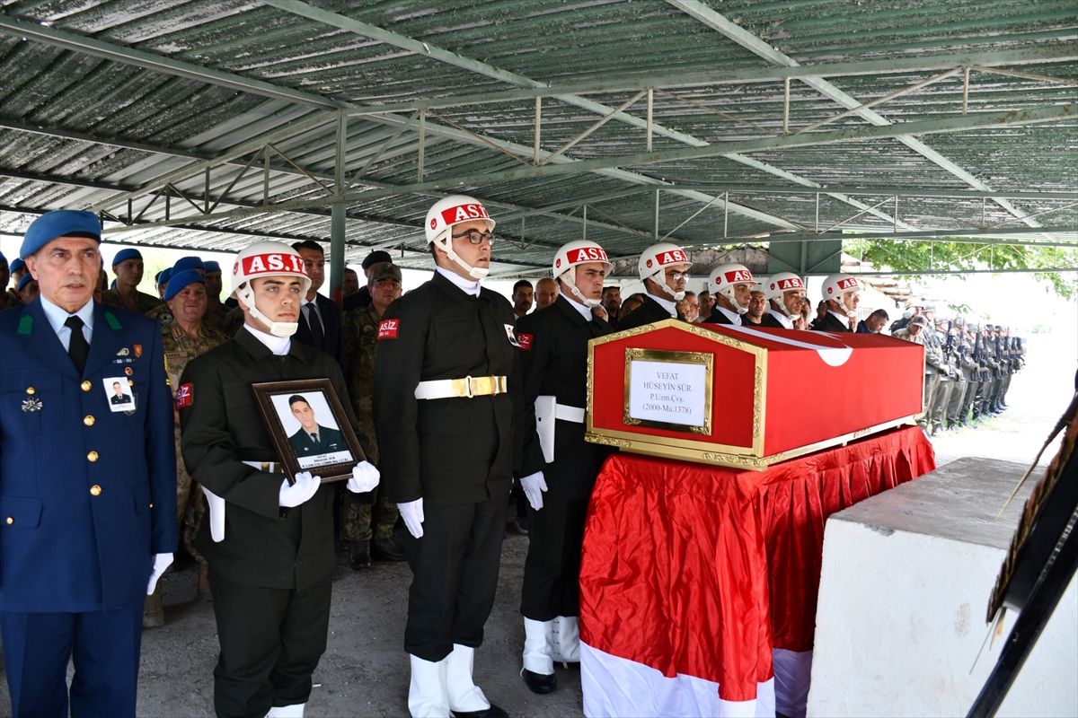 Jandarma Uzman Çavuş Hüseyin Sür\'ün Cenazesi Toprağa Verildi