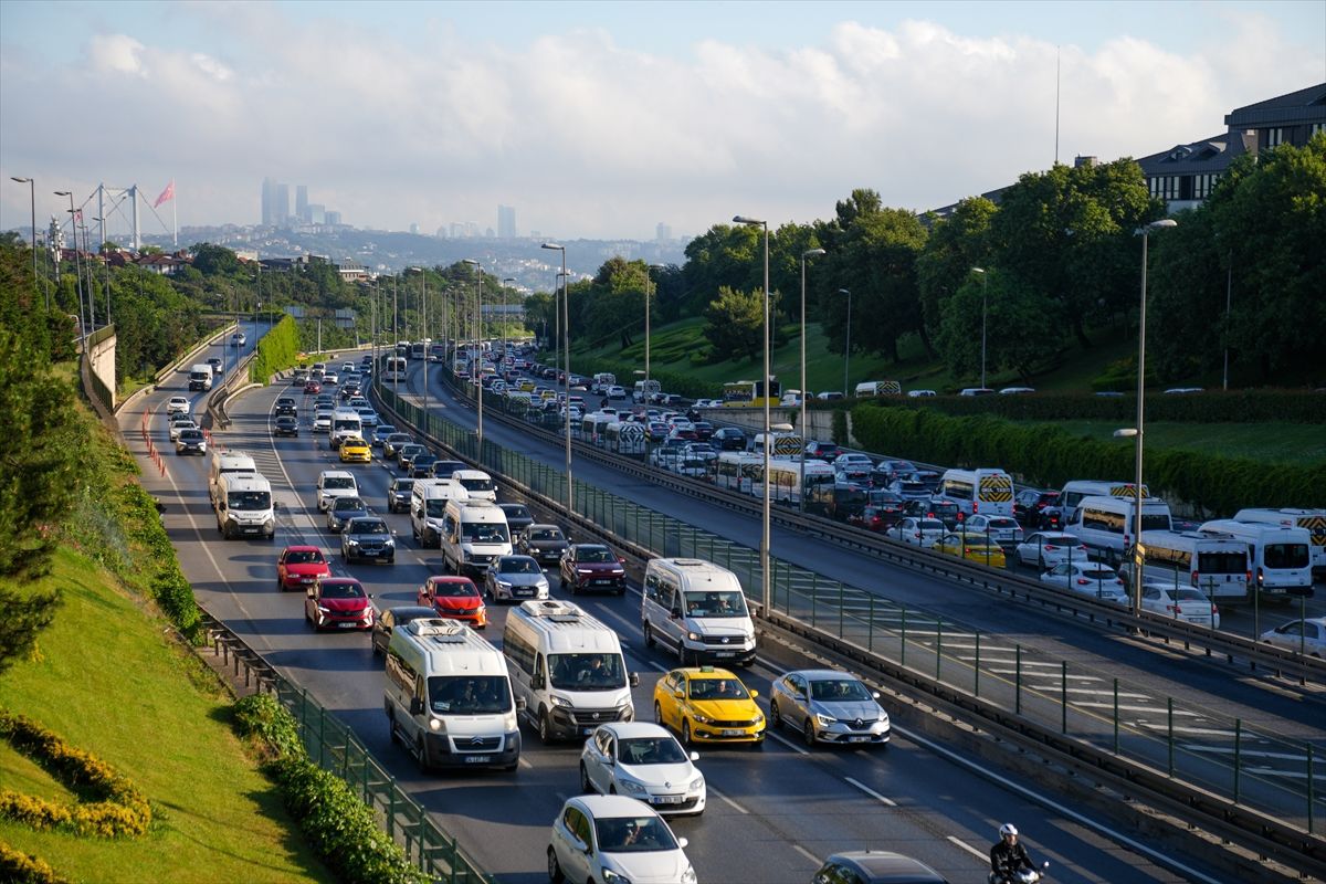 İstanbul\'da sabah trafik yoğunluğu yüzde 67\'ye ulaştı