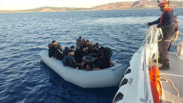 İzmir’de 65 Düzensiz Göçmen Yakalandı
