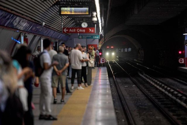 İzmir’de kablo hırsızlığı girişimi metro seferlerini aksattı