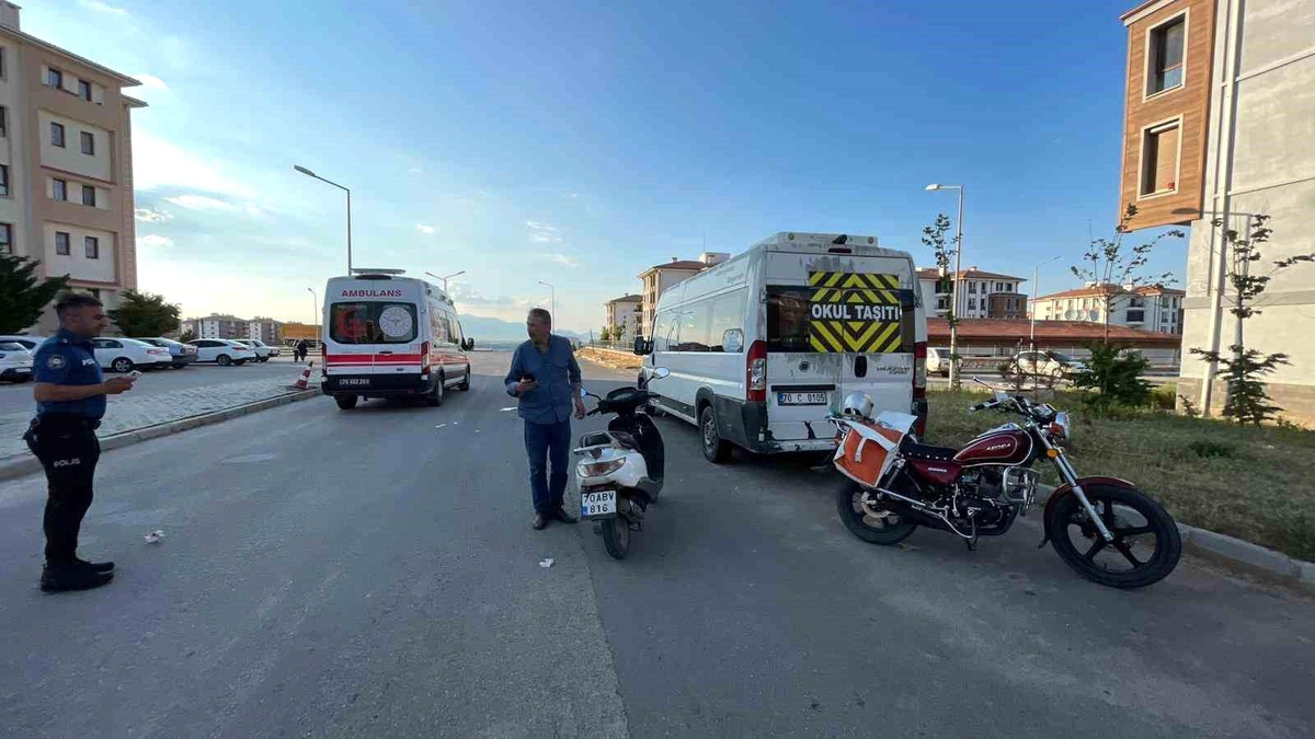 Karaman\'da Minibüse Çarpan Motosiklet Sürücüsü Yaralandı