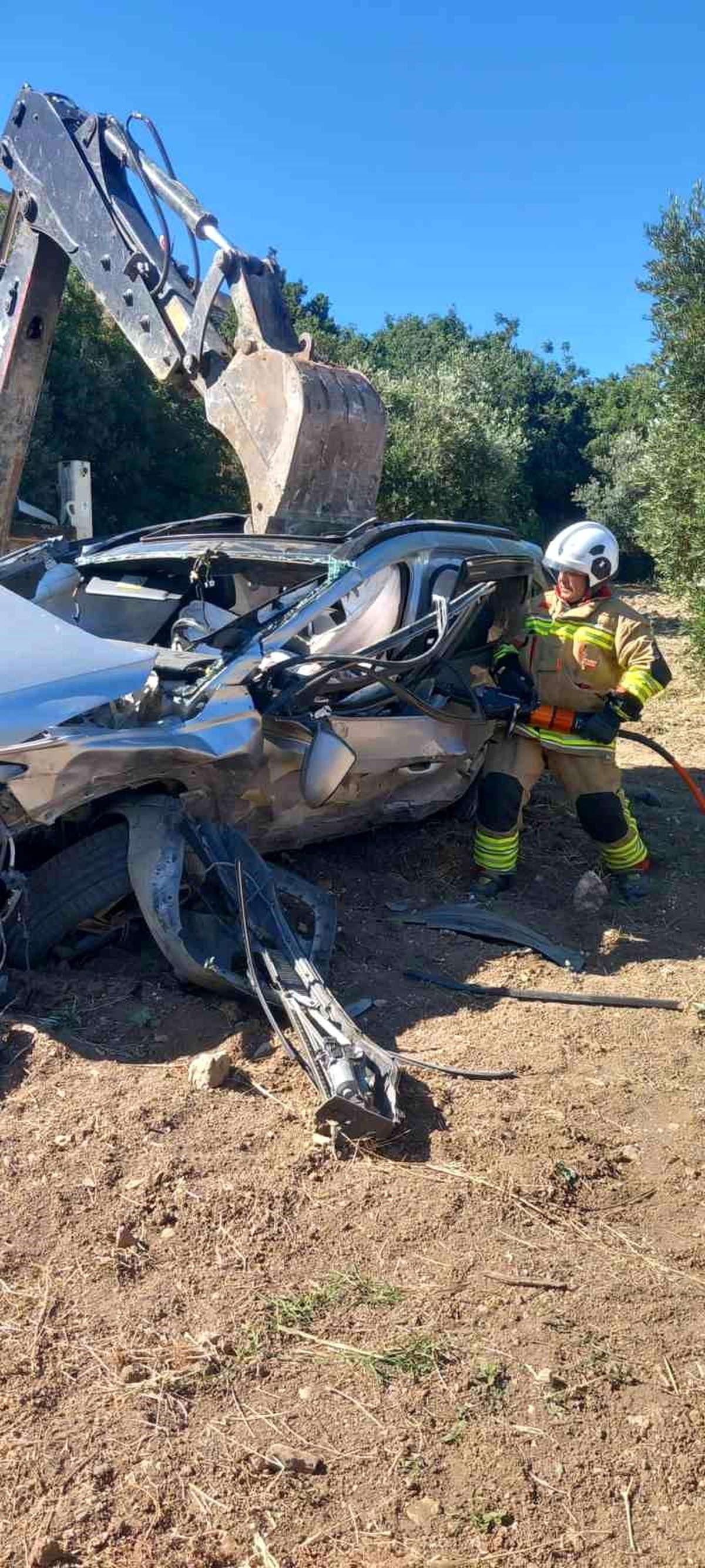Kazada uçuruma yuvarlanan cip hurdaya döndü: 1 ölü