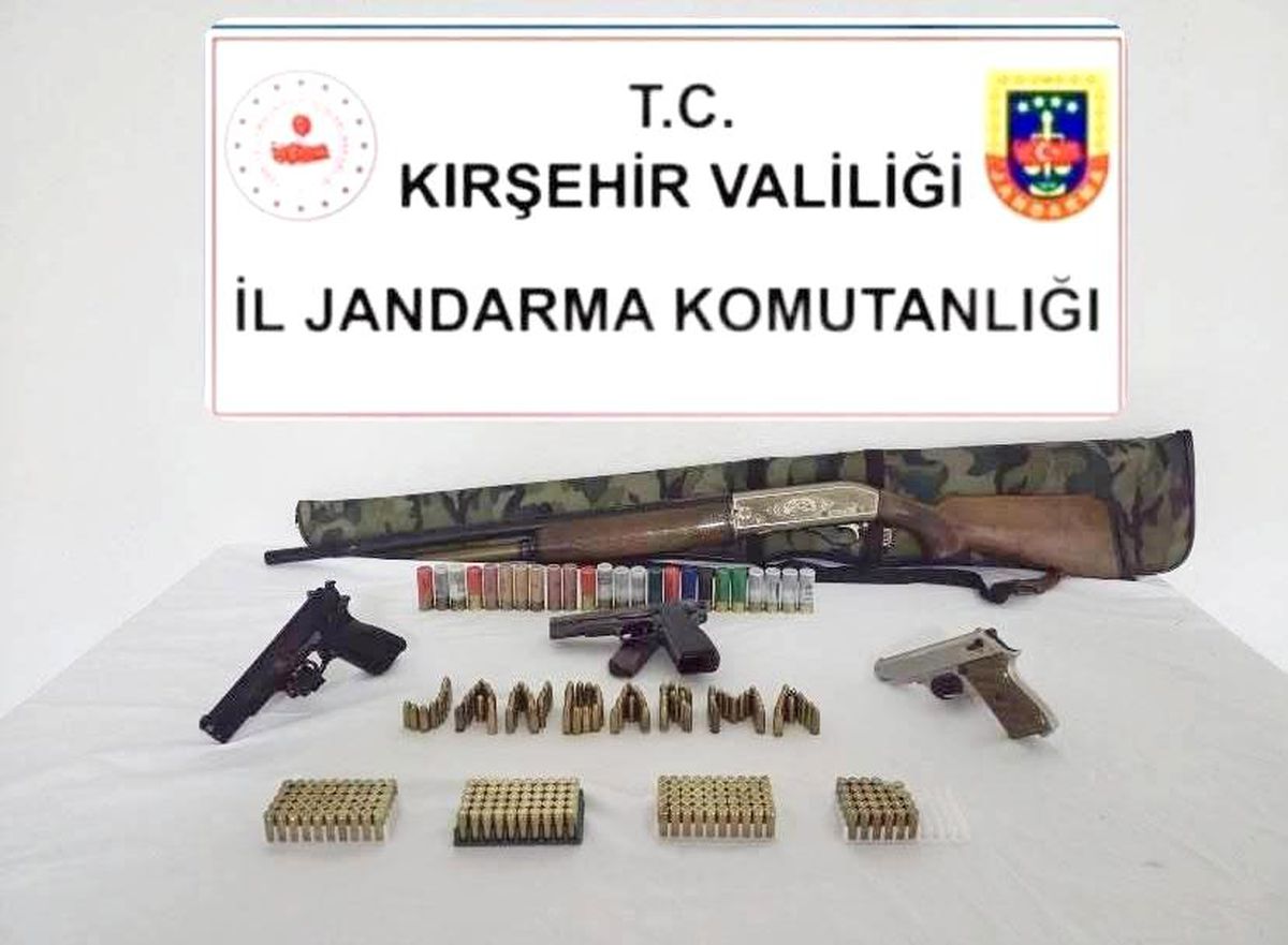 Kırşehir\'de 4 Ruhsatsız Silah Ele Geçirildi