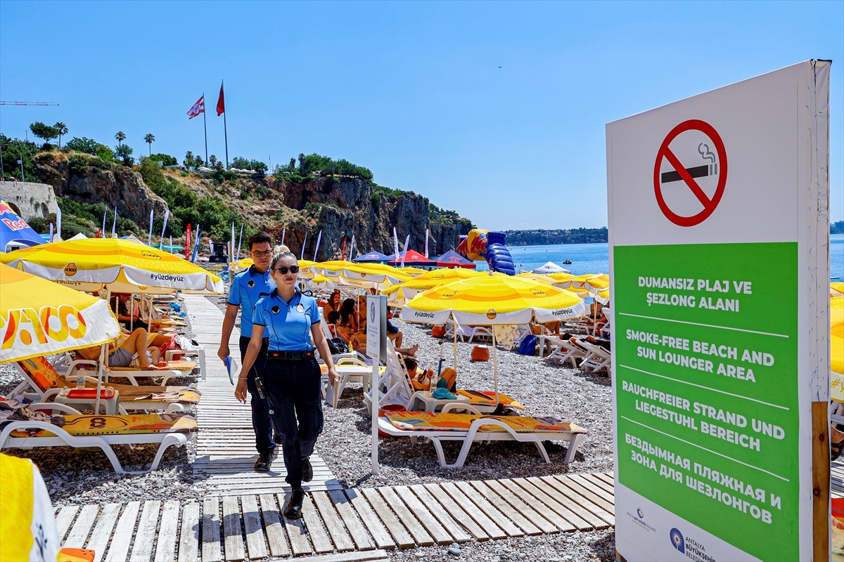 Antalya\'da Dumansız Plaj Denetimi
