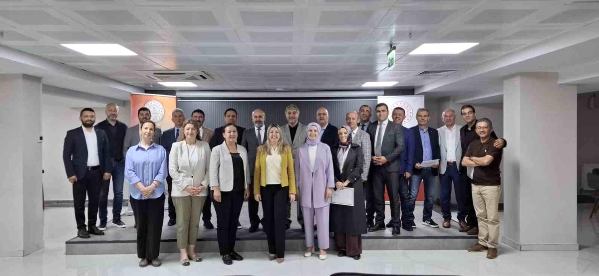 Eğitim Yöneticileri için Başarı Programı Tamamlandı