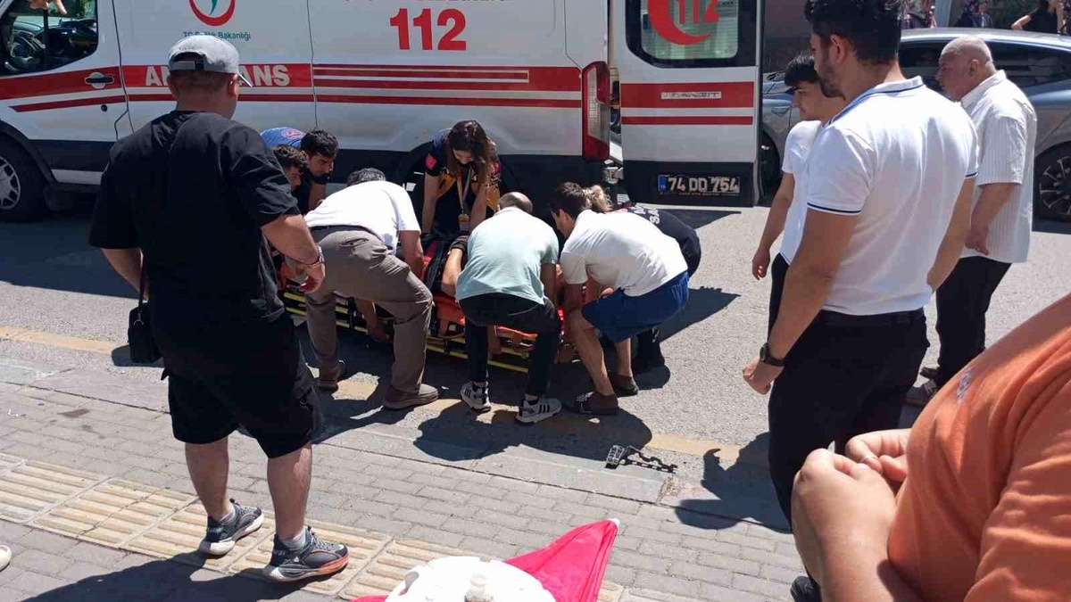 Bartın\'da Motosiklet Kazası: Sürücü Yaralandı