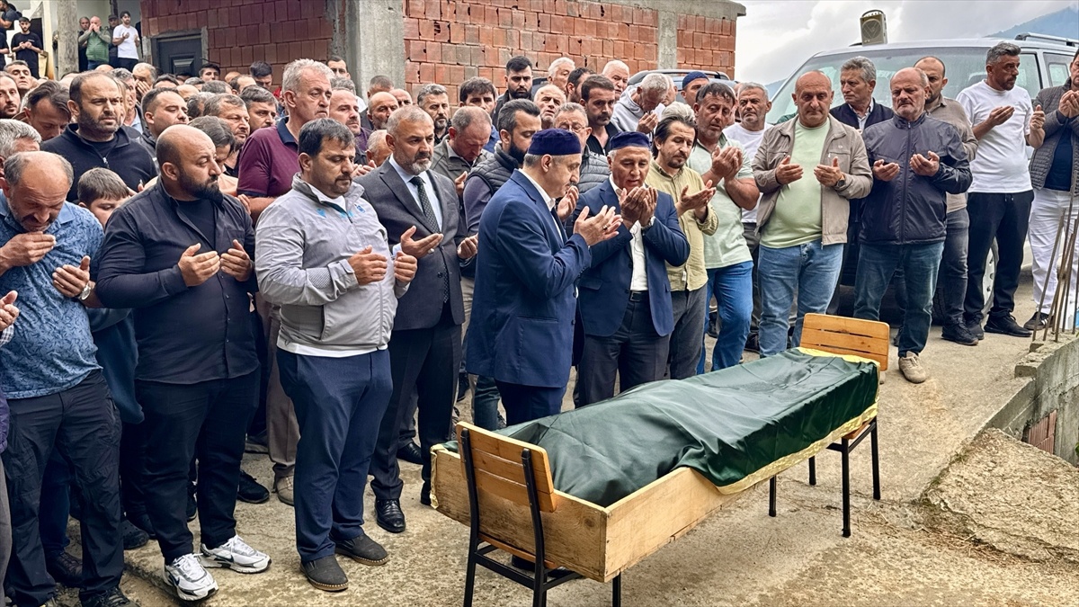 Arsin\'de Baba Oğul Denizdeki Felakette