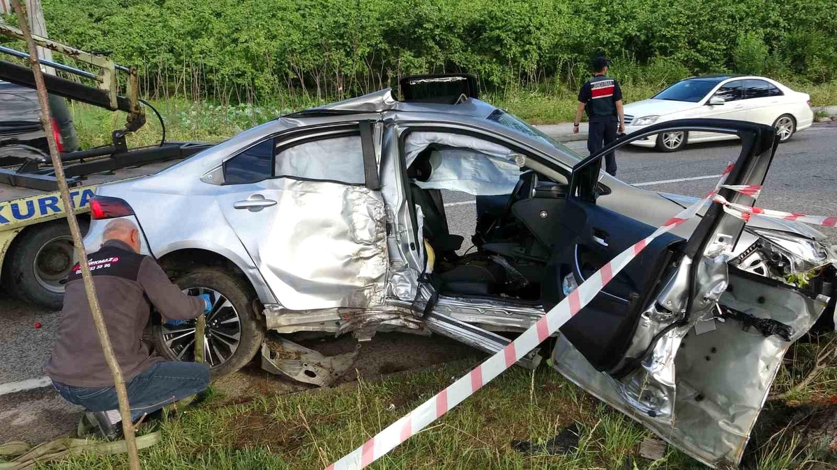 Ordu\'da Kontrolden Çıkan Araçta 4 Yaralı