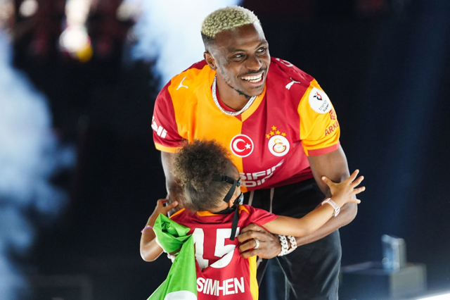 Osimhen'e beklenen rekor teklif geldi
