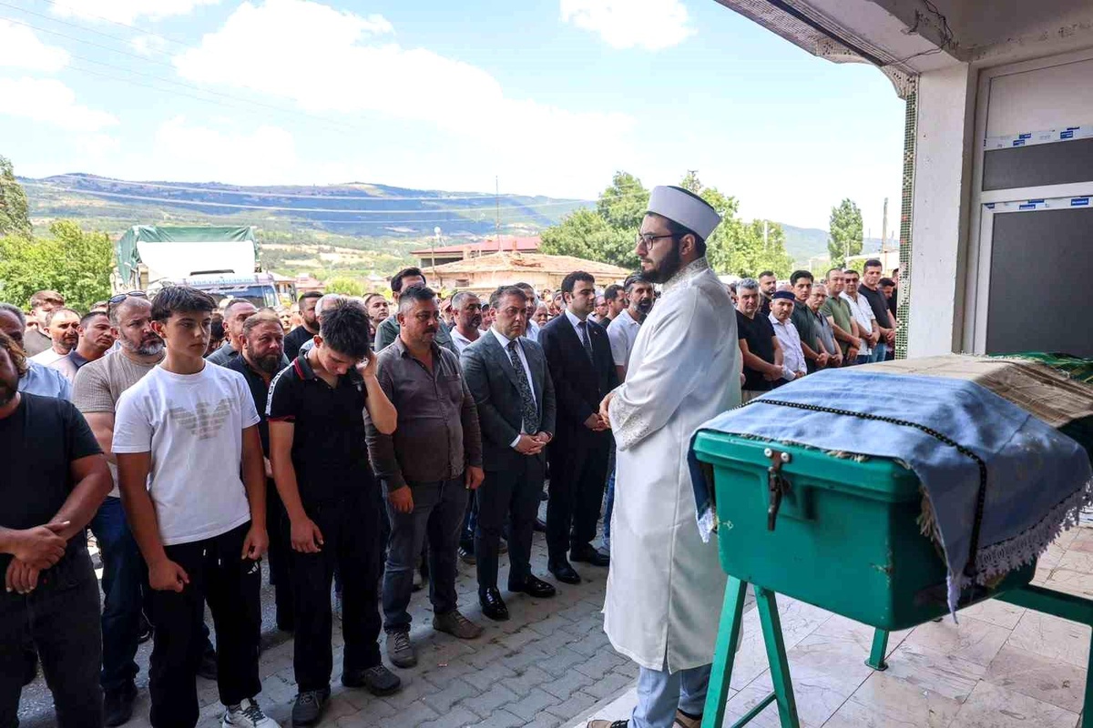 Beşevler Muhtarı Mustafa Canbaz Son Yolculuğuna Uğurlandı