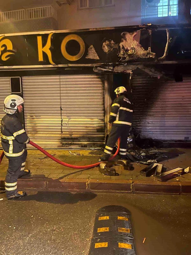 Siirt’te Market Yangını Kontrol Altına Alındı